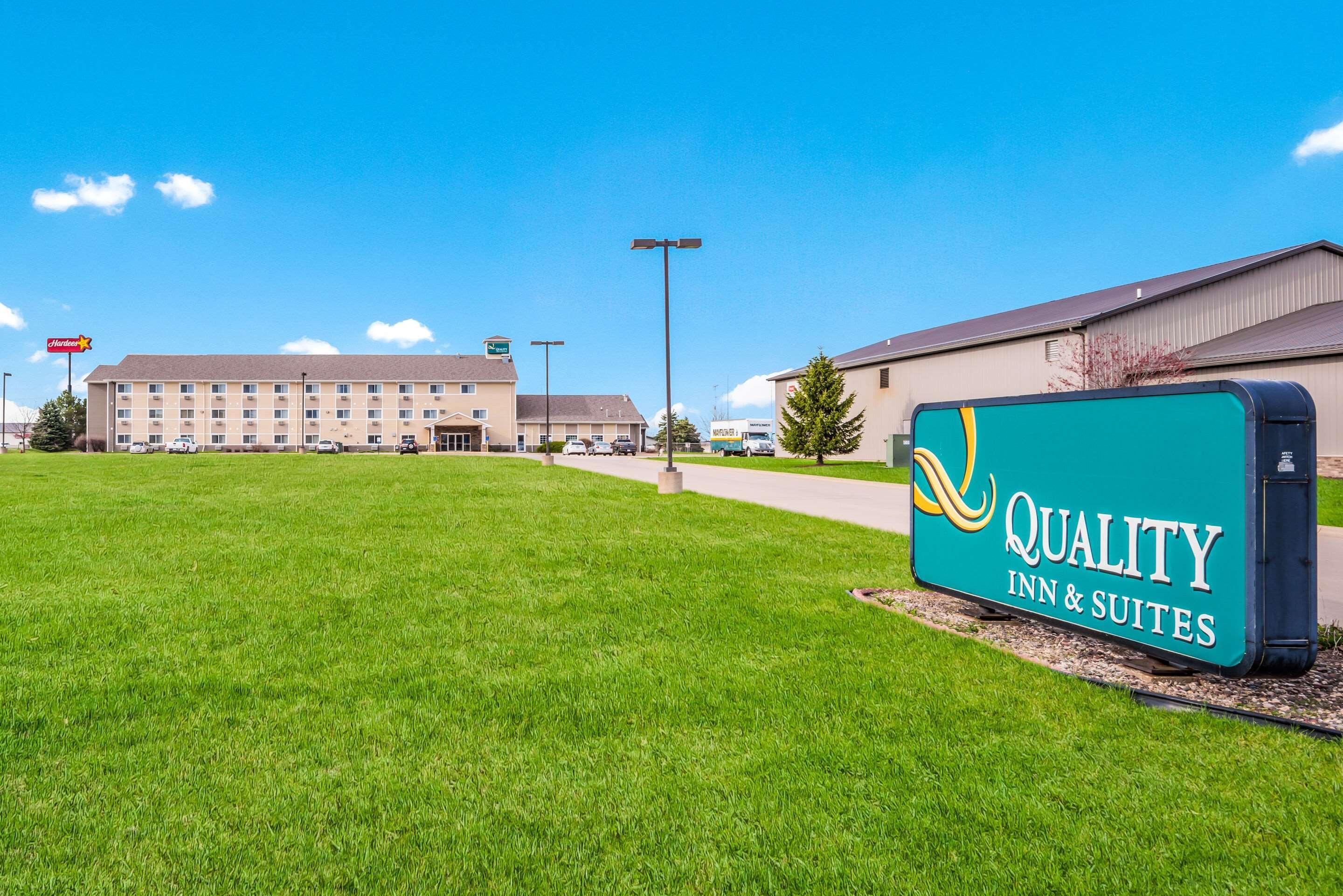 Quality Inn & Suites Eldridge Davenport North Eksteriør billede