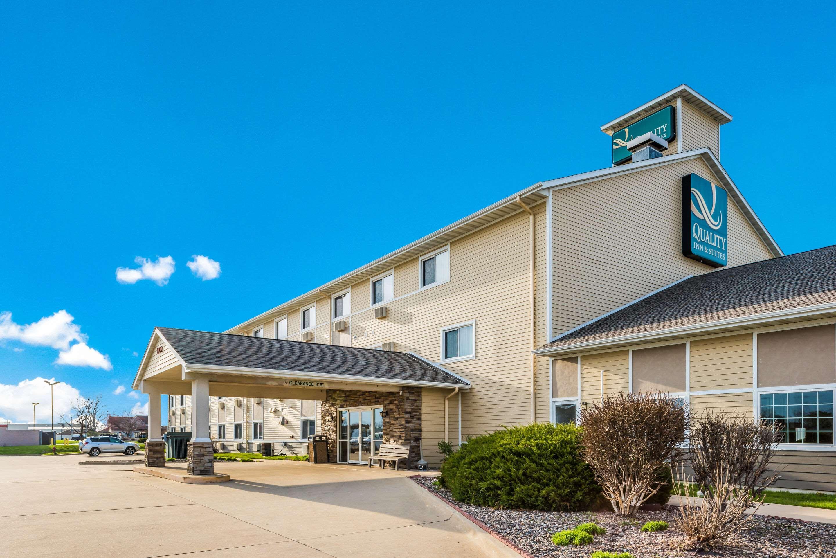 Quality Inn & Suites Eldridge Davenport North Eksteriør billede