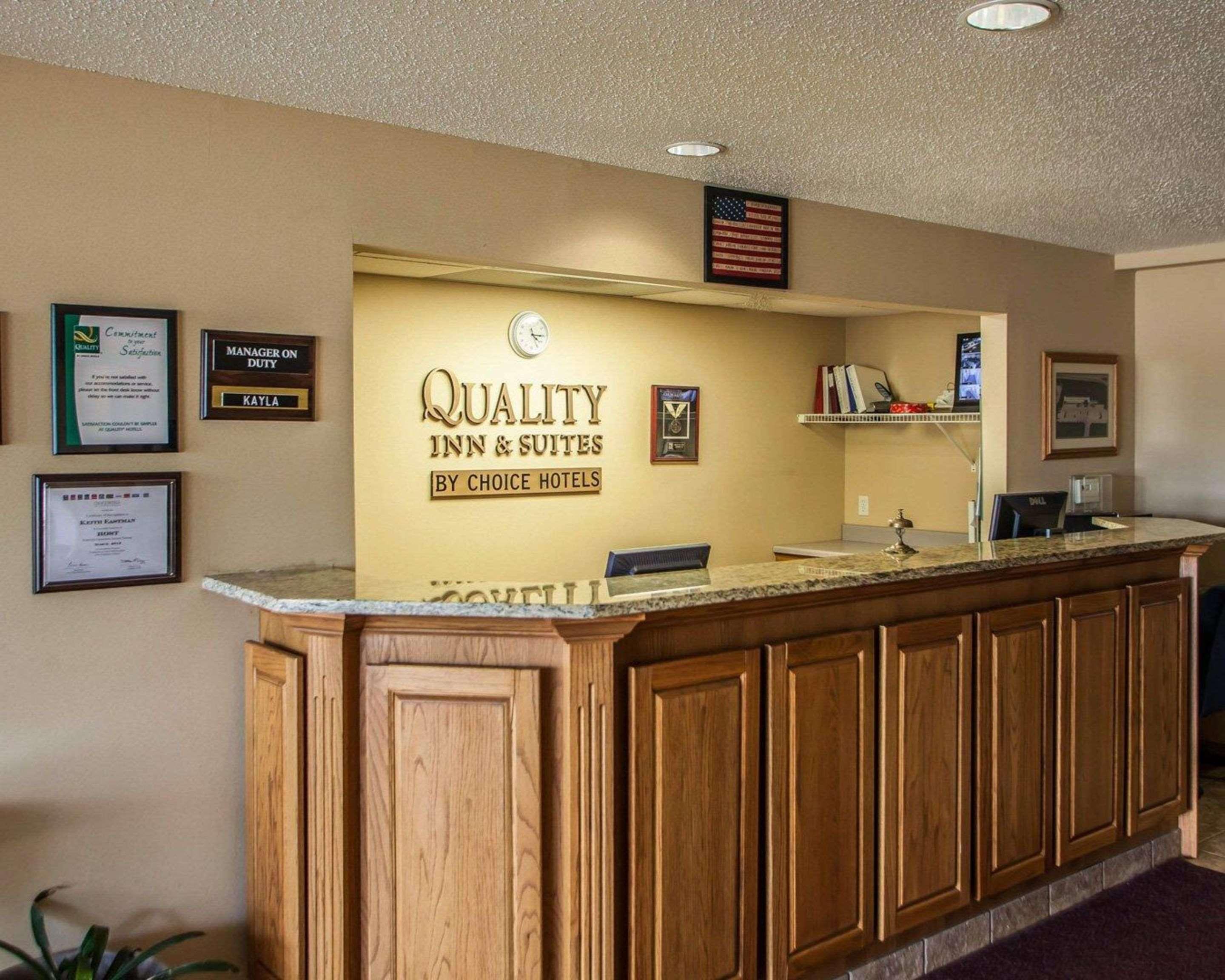 Quality Inn & Suites Eldridge Davenport North Eksteriør billede
