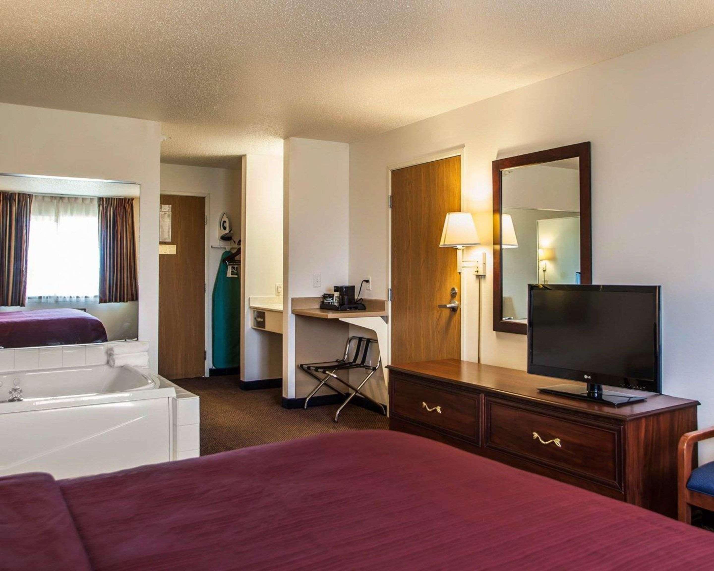 Quality Inn & Suites Eldridge Davenport North Eksteriør billede