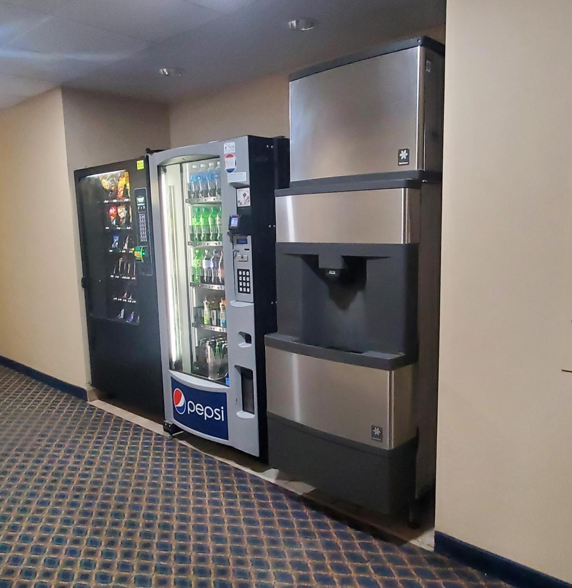 Quality Inn & Suites Eldridge Davenport North Eksteriør billede